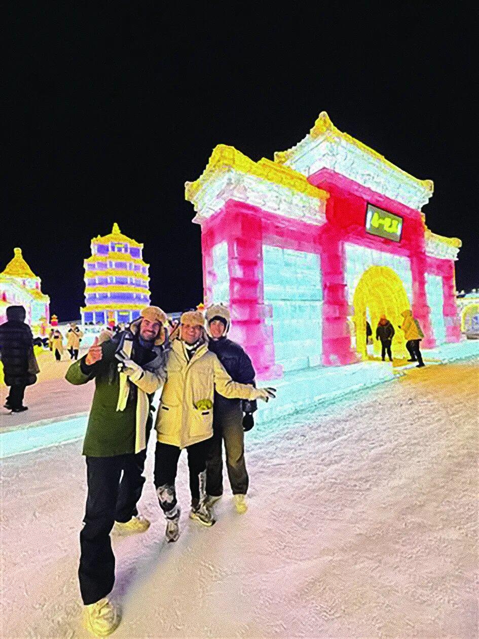 开云体育下载公司-被两个老外拐跑的出租车司机